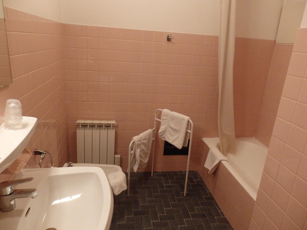 Servhotel Morestel Buitenkant foto
